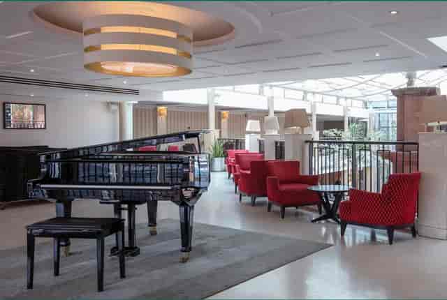 The Crown London Hotel - image 3