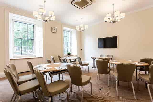 London Cavendish Sq. meeting room, natural light, workshop, training