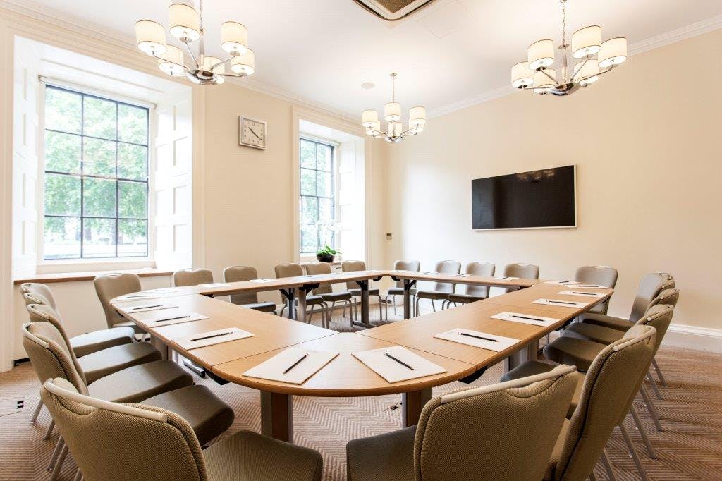 Chris Ham Room at No.11 Cavendish Square, U-shaped seating for workshops and meetings.