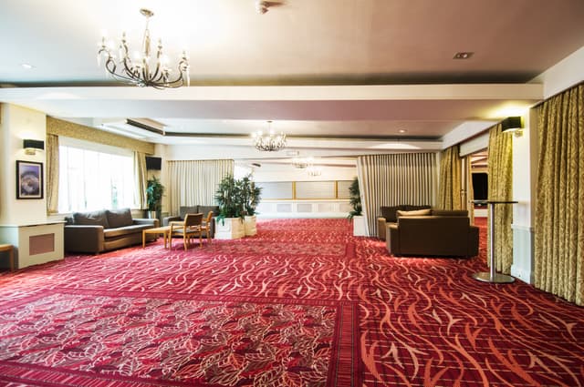 Drayton Manor Hotel