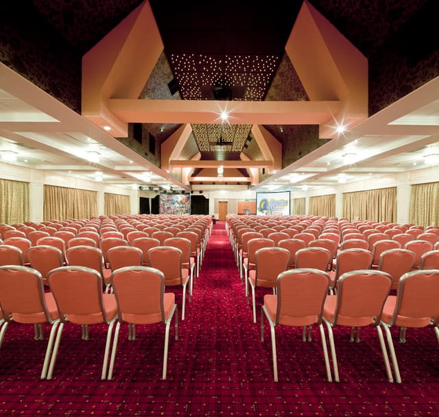 Drayton Manor Hotel