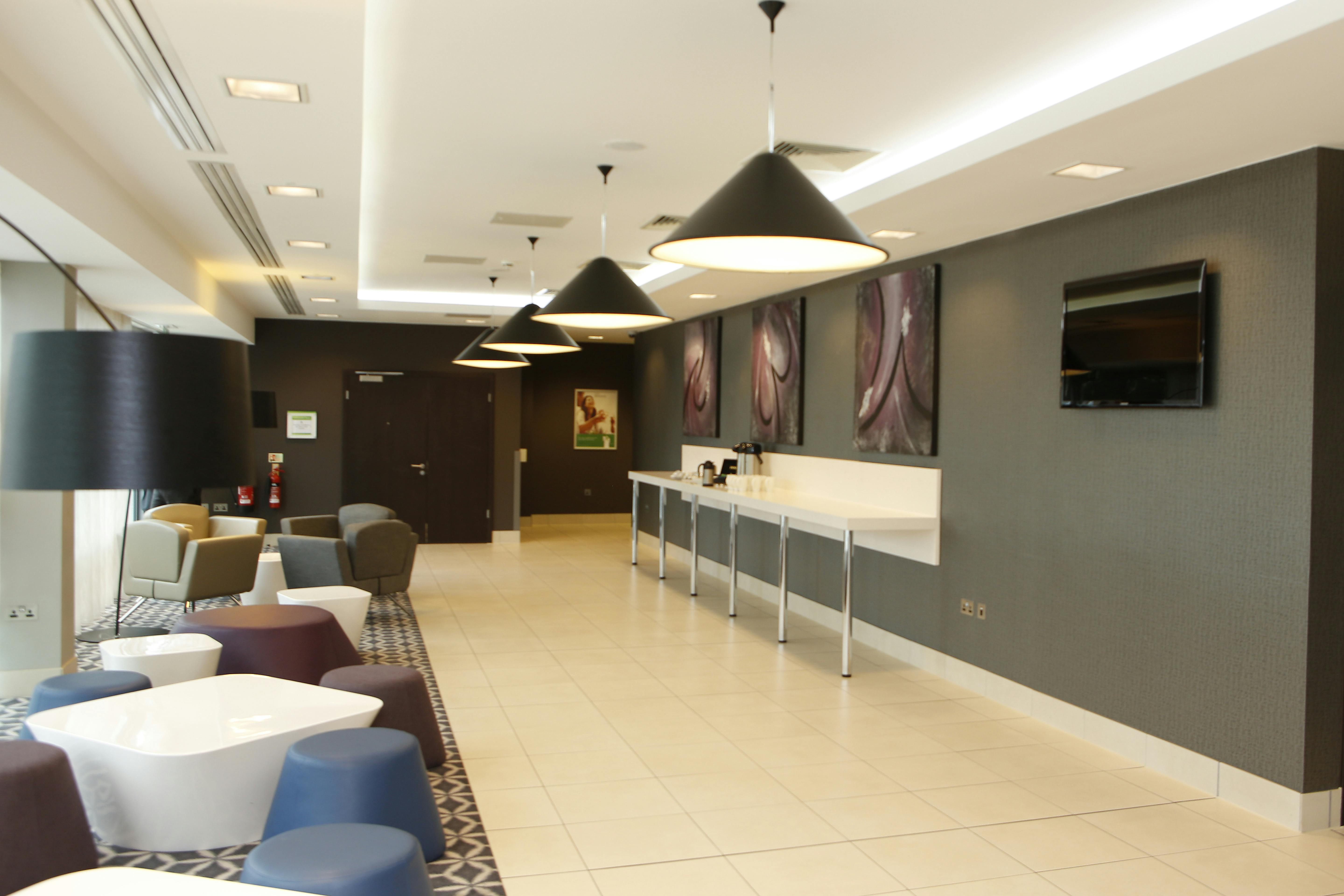 Modern Laker Suite at Holiday Inn Southend, ideal for networking and meetings.