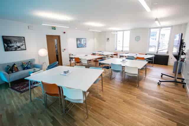 Gagarin room at Wallacespace: flexible meeting space with natural light for workshops.