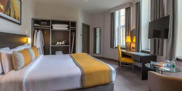 Christy Ring Suite in Maldron Hotel, Cork: spacious room with natural light for events.