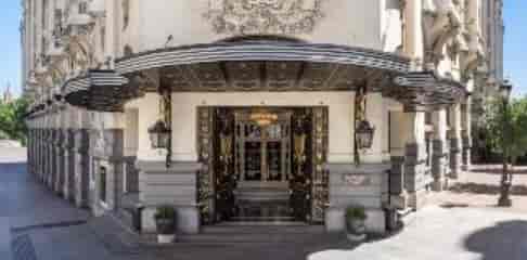 Elegant hotel entrance of Westin Palace, ideal for corporate events and upscale gatherings.