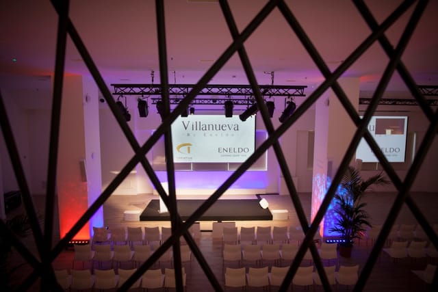 Event space with stage and professional lighting for conferences at ESPACIO VILLANUEVA.