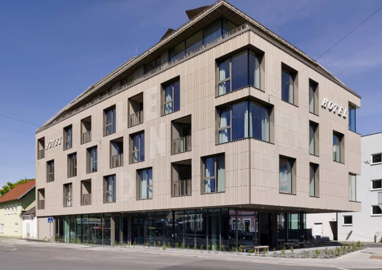Modern Lendhotel venue with large windows, ideal for corporate events and conferences.