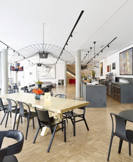 Modern event space at Lendhotel with stylish dining area, ideal for meetings and gatherings.