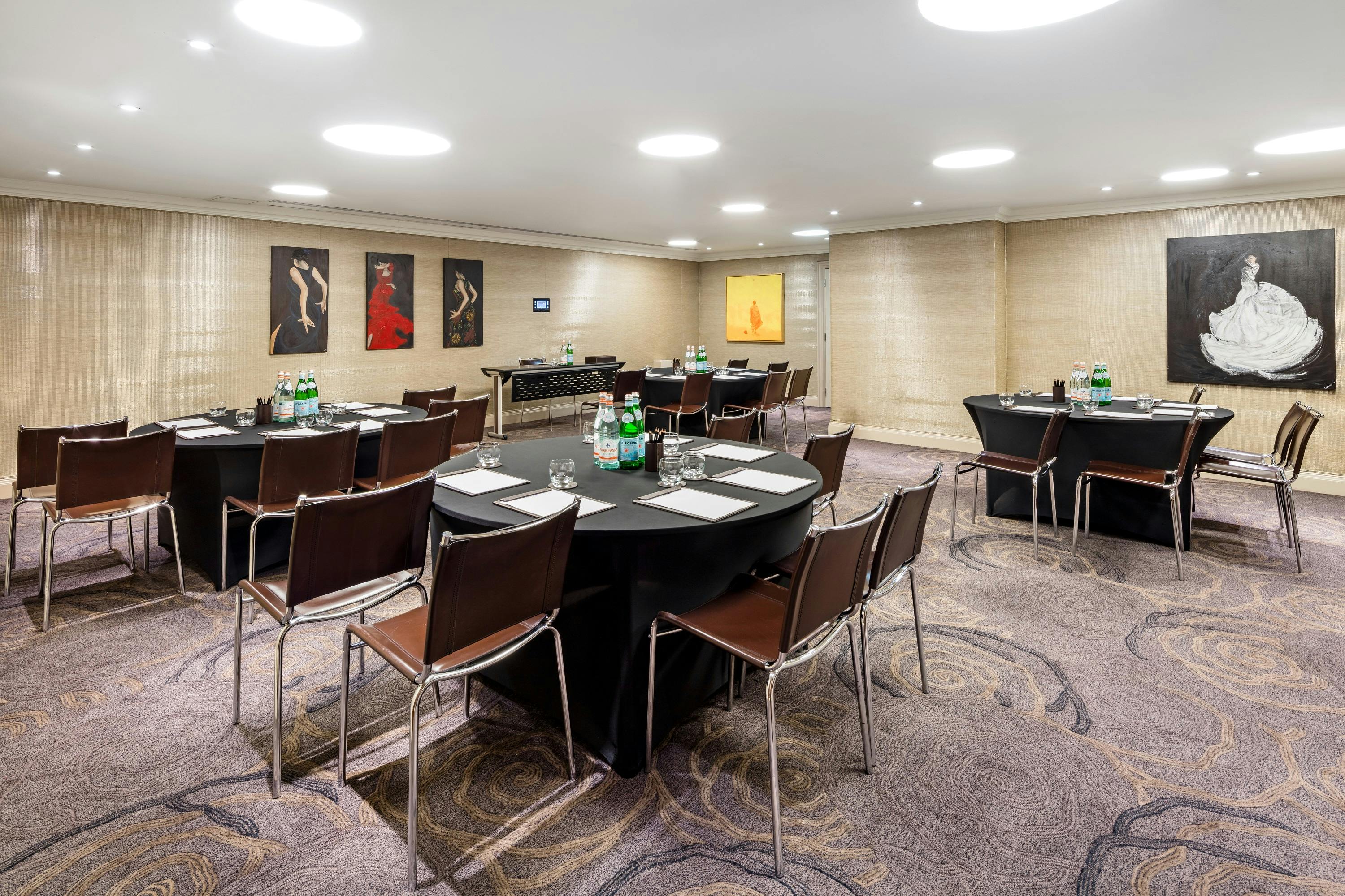 Radisson Blu Hotel, London Euston Square - Bedford Suite image 1