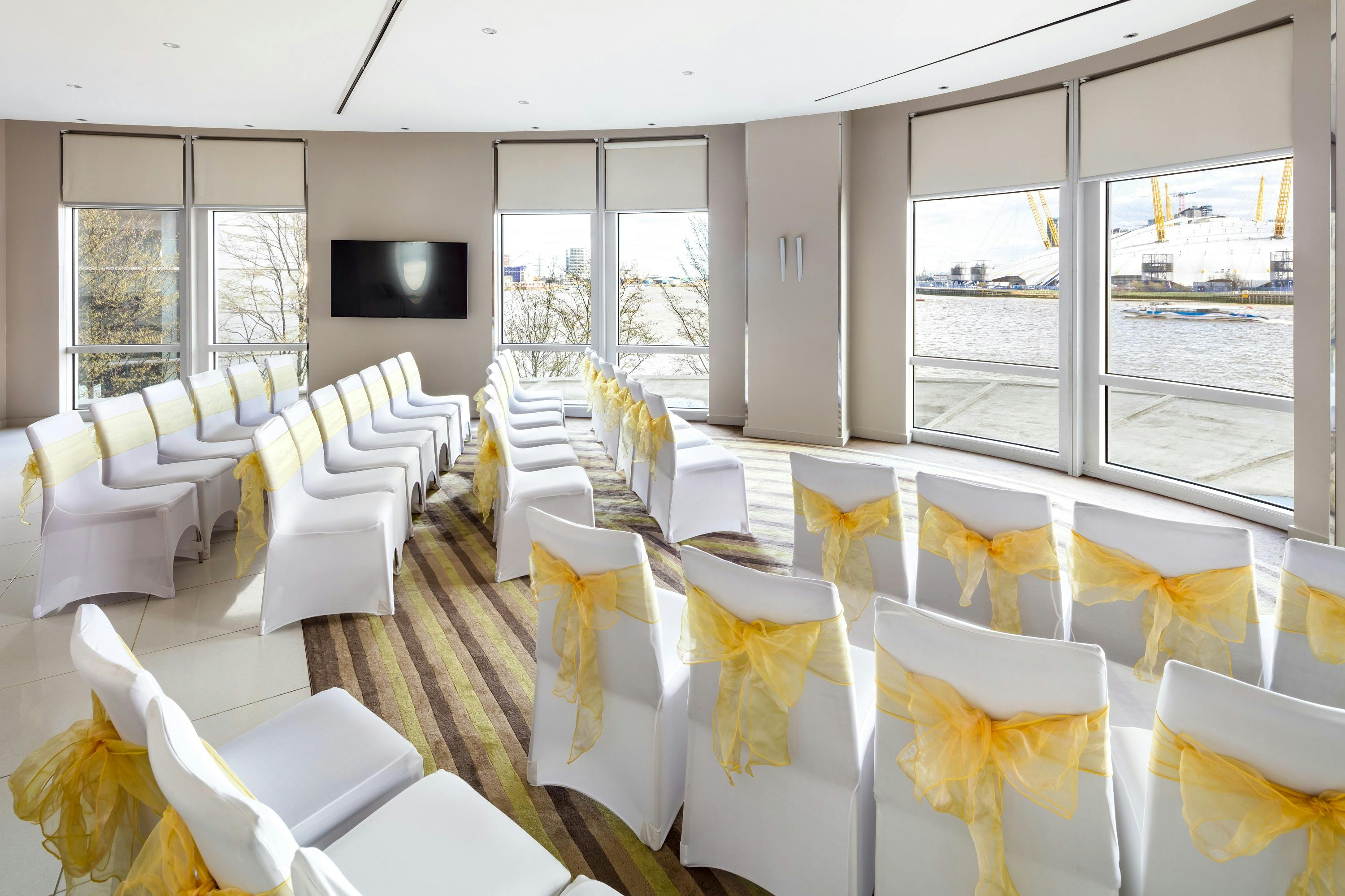 Radisson Blu Edwardian, New Providence Wharf - River Room image 1