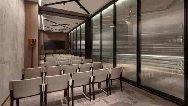 Modern meeting room at National Gallery, ideal for workshops and presentations.