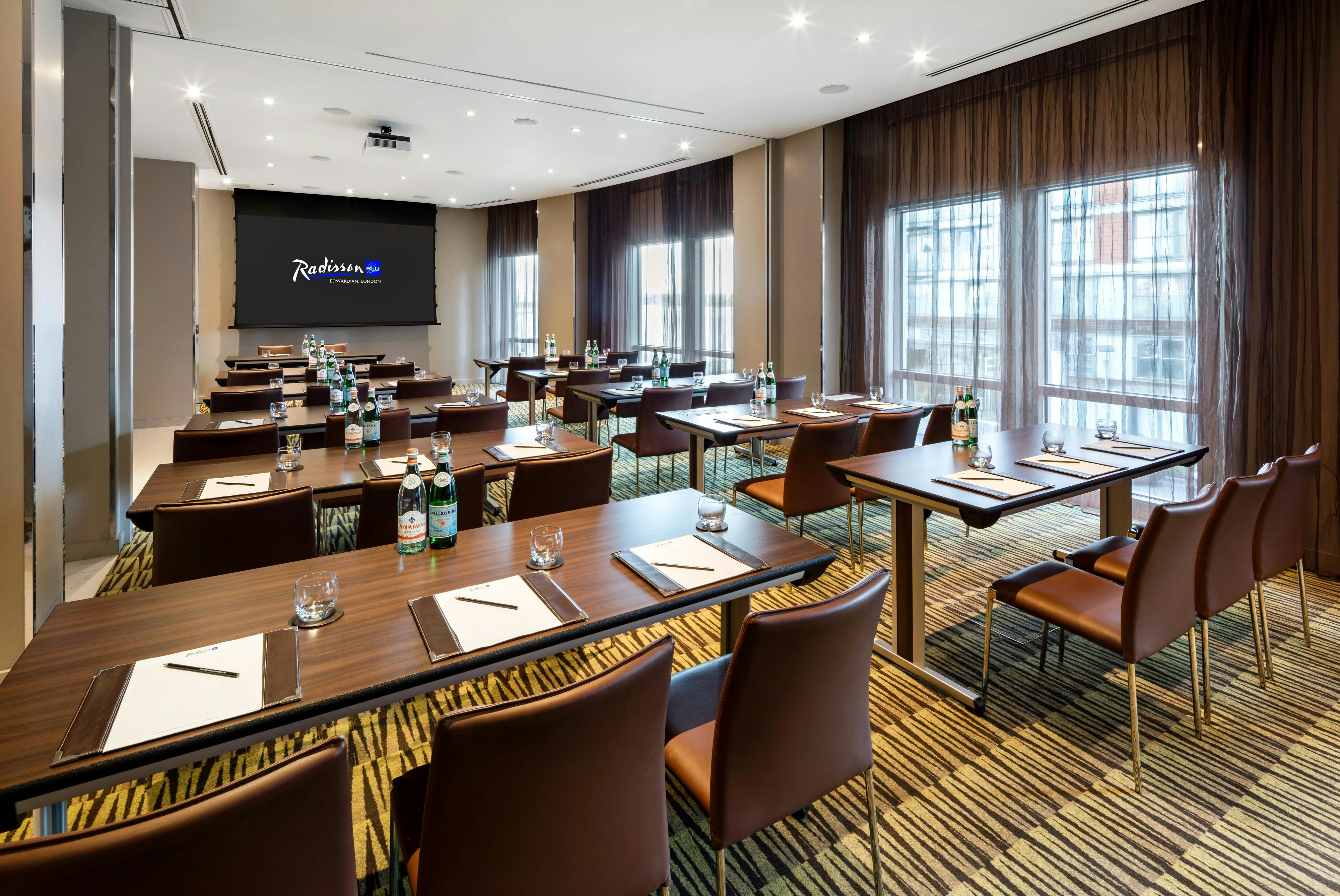 Private meeting room with natural light, ideal for conferences and workshops.