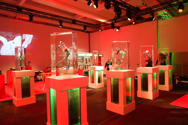 Illuminated ice sculptures in Wild Gallery for elegant corporate events and gala dinners.