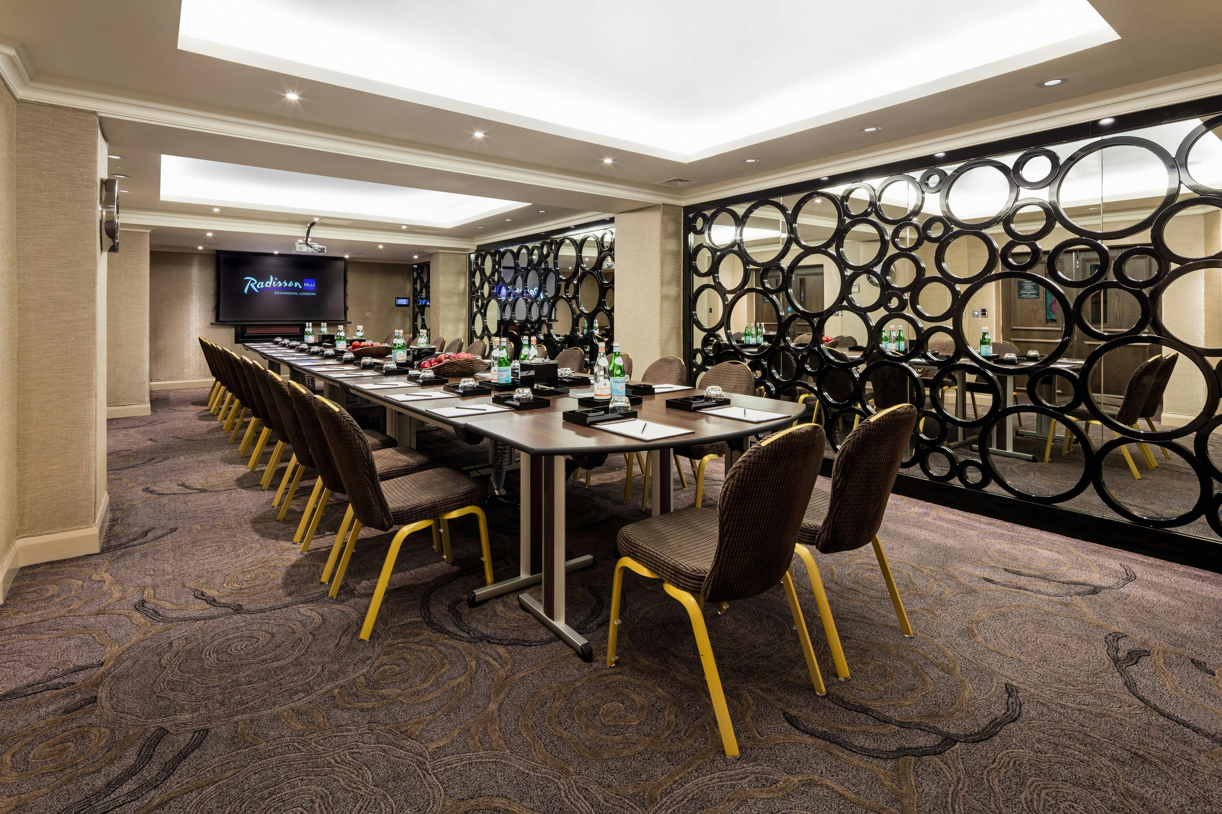 Radisson Blu Hotel, London South Kensington - Cromwell Suite image 1