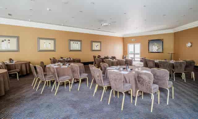 Newbury Suite 2 at Radisson Blu Heathrow, elegant meeting space for corporate events.