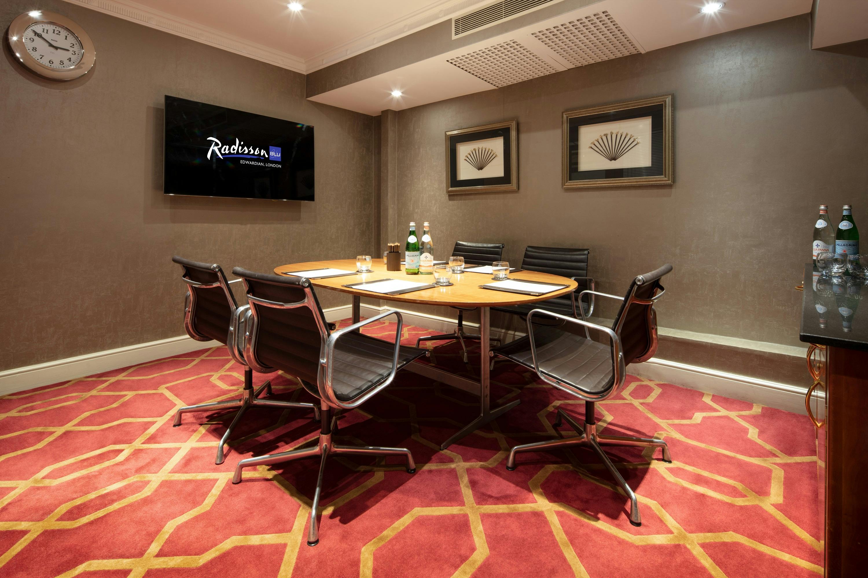 Radisson Blu Edwardian Heathrow - Private Room 15 image 1