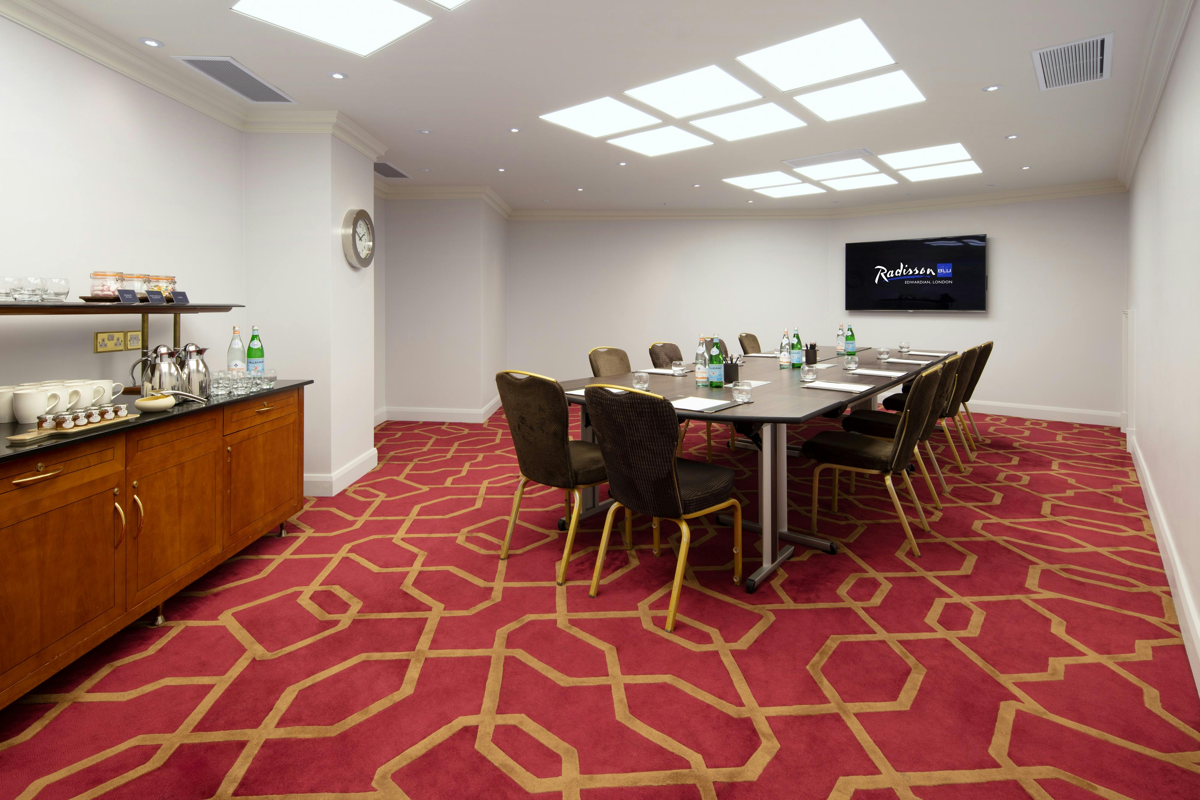 Radisson Blu Edwardian Heathrow - Private Room 42 image 1