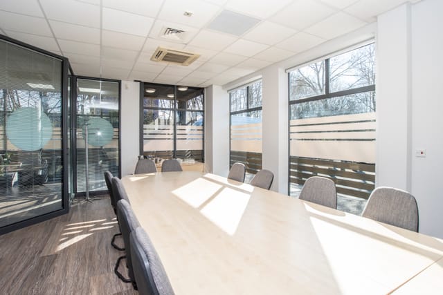 Modern conference room with spacious table and natural light for productive meetings.