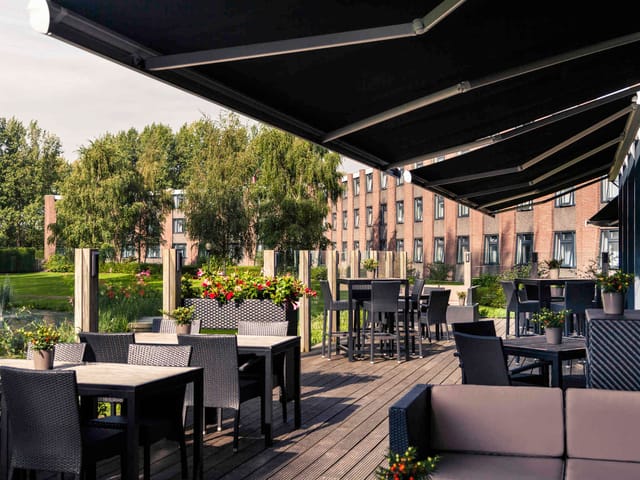 Stylish outdoor event space at Mercure Hotel Amsterdam West, ideal for gatherings and networking.