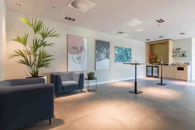 Modern meeting space at Crowne Plaza Utrecht with stylish seating for networking events.