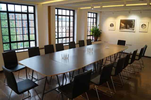 Modern conference room with sleek table and natural light for collaborative meetings.