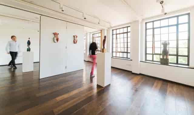 Modern gallery space with sculptures, ideal for art exhibitions and corporate events.