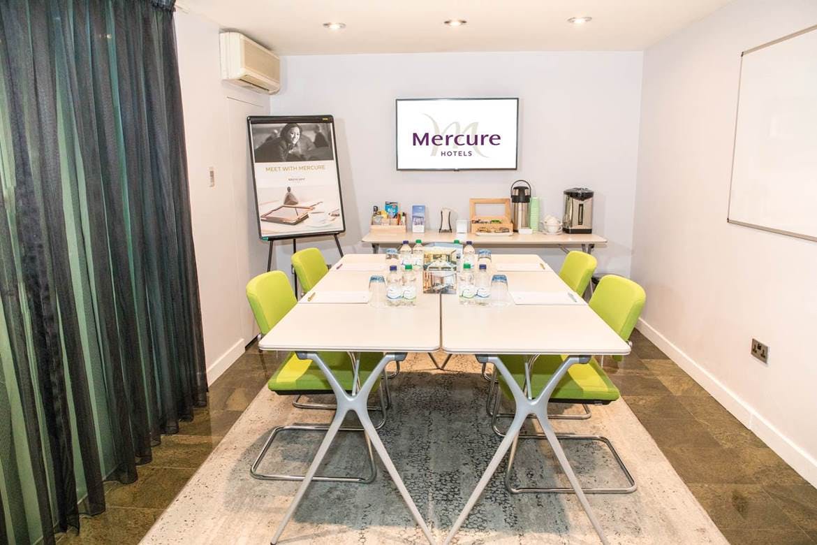 Norfolk Suite meeting room at Mercure London Paddington, modern setup for productive events.