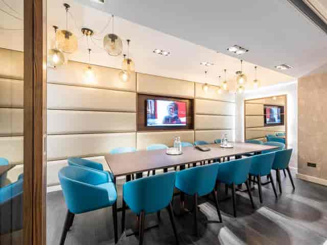 Modern meeting room in Mercure London Hyde Park, ideal for corporate events and presentations.