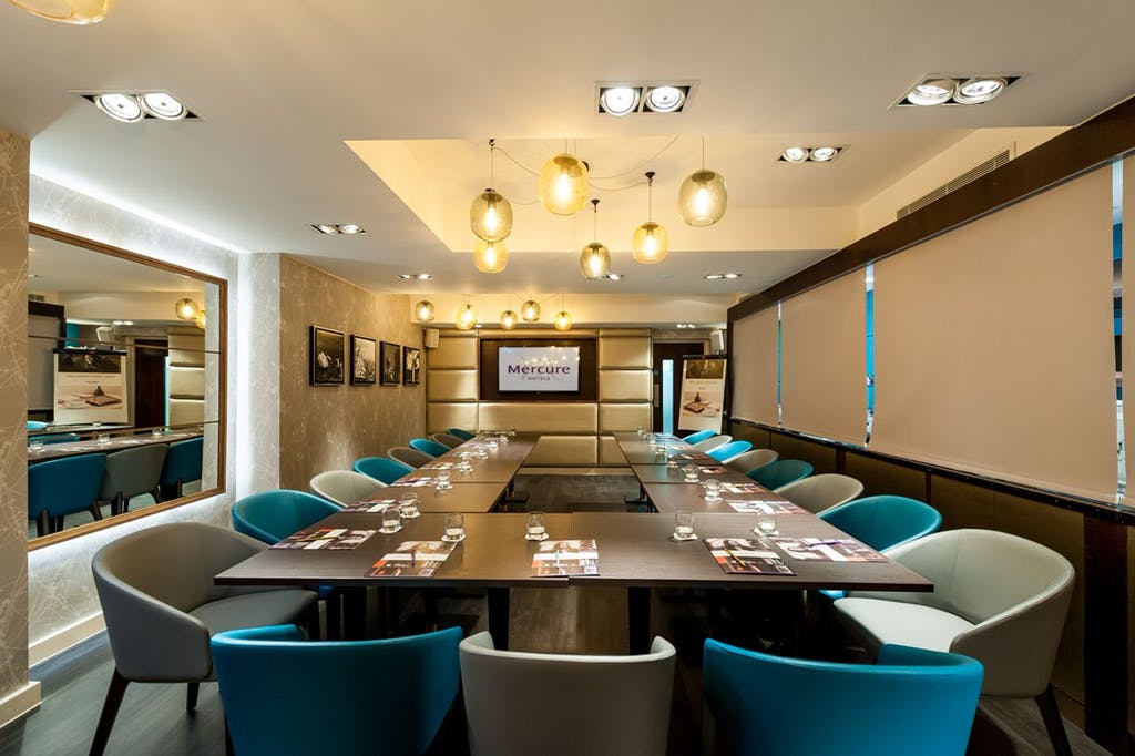 Modern meeting room in Mercure London Hyde Park, ideal for corporate events and workshops.