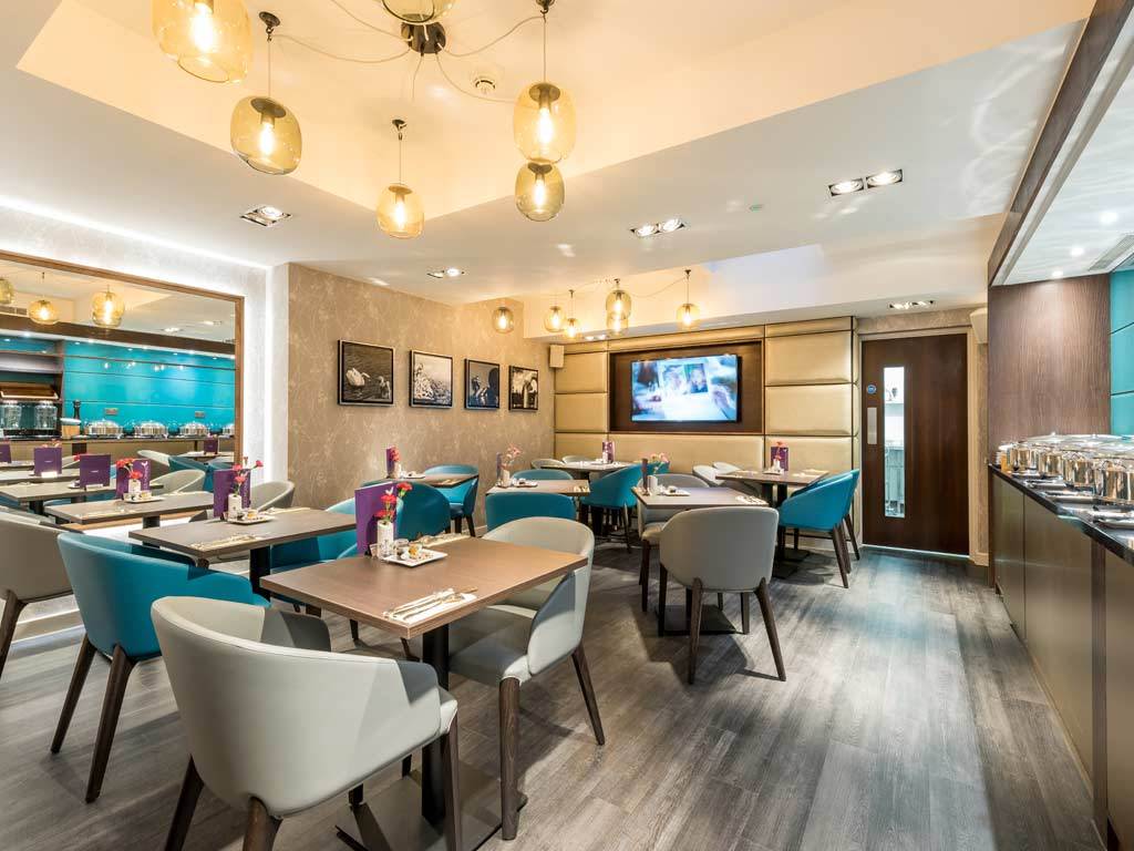 Modern restaurant space in Mercure London Hyde Park for events and meetings. - Banner