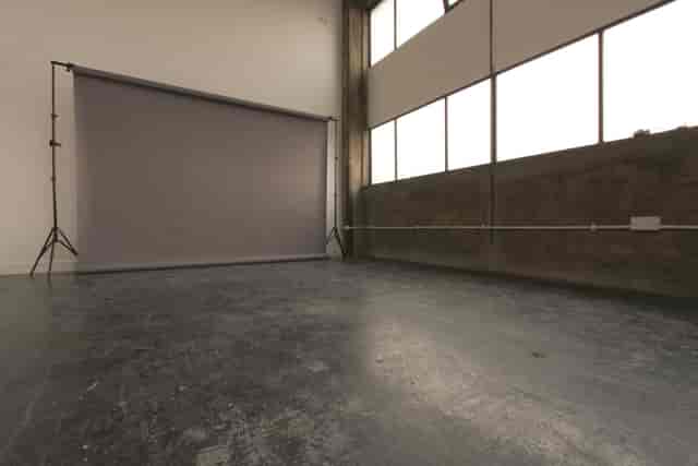 Versatile event space in Aseptic Studios with natural light, ideal for workshops and photoshoots.