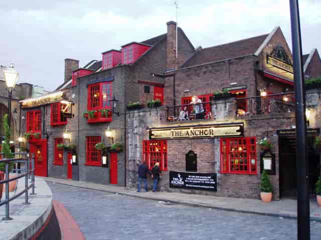 Multi-level Anchor Bankside venue with balcony for intimate networking receptions and social events.