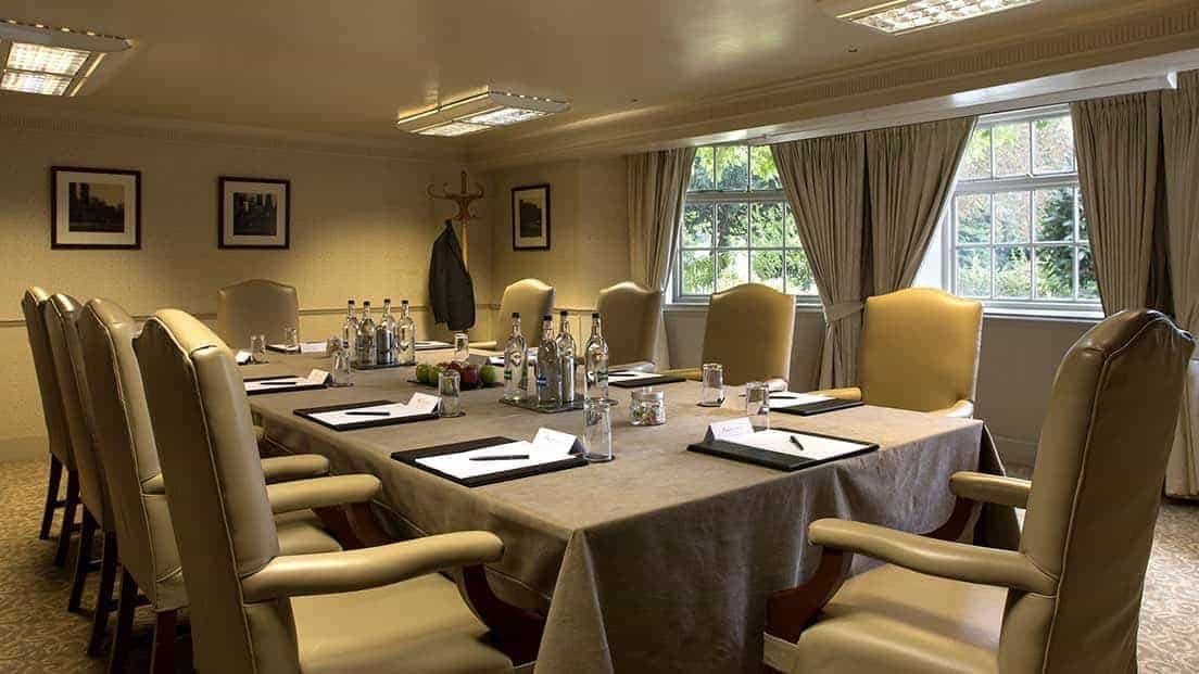 The Garden Room at Brandshatch Place: bright meeting space for professional gatherings.