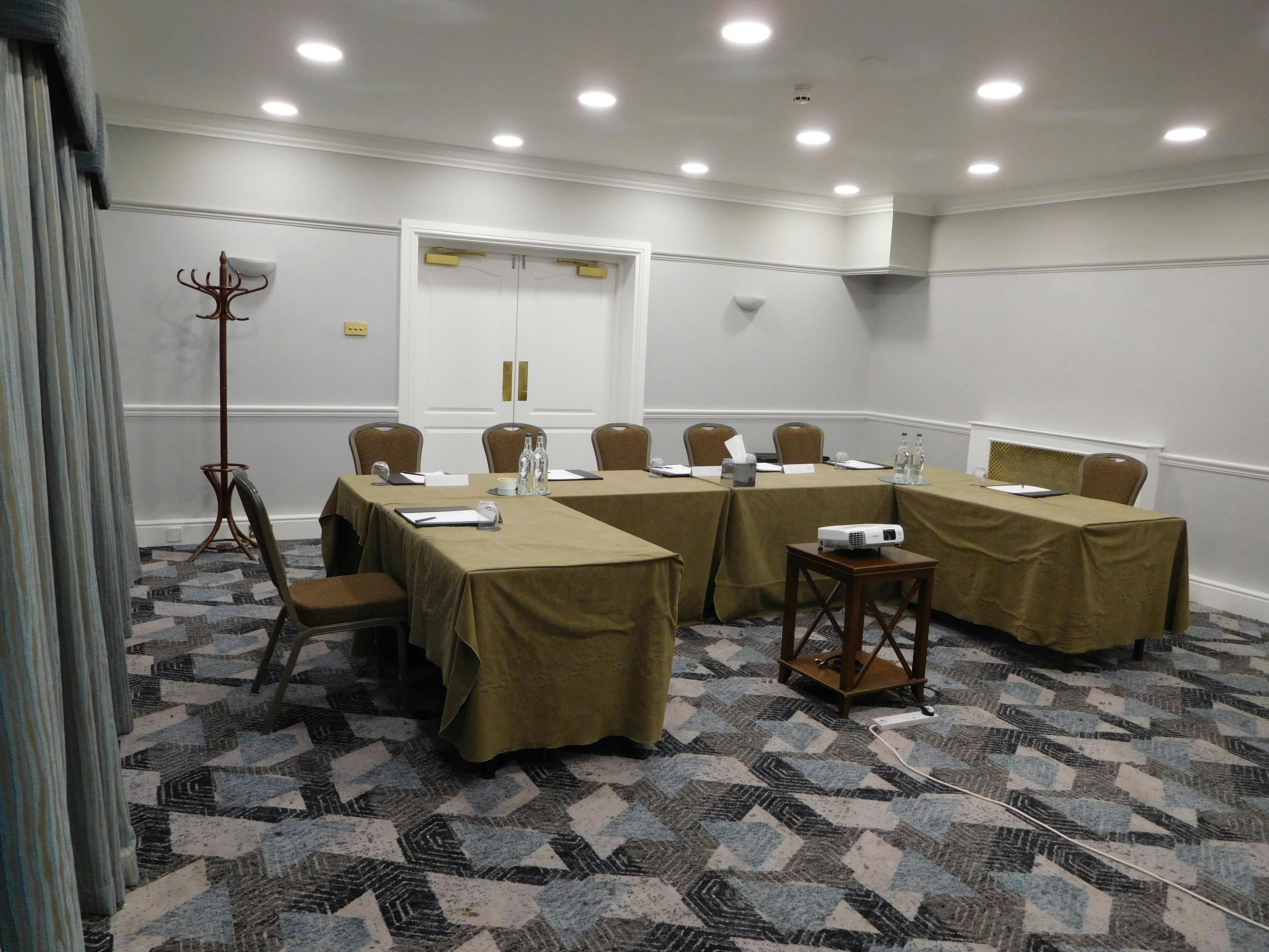 Ash Suite meeting room with U-shaped seating for productive workshops at Brandshatch Place.