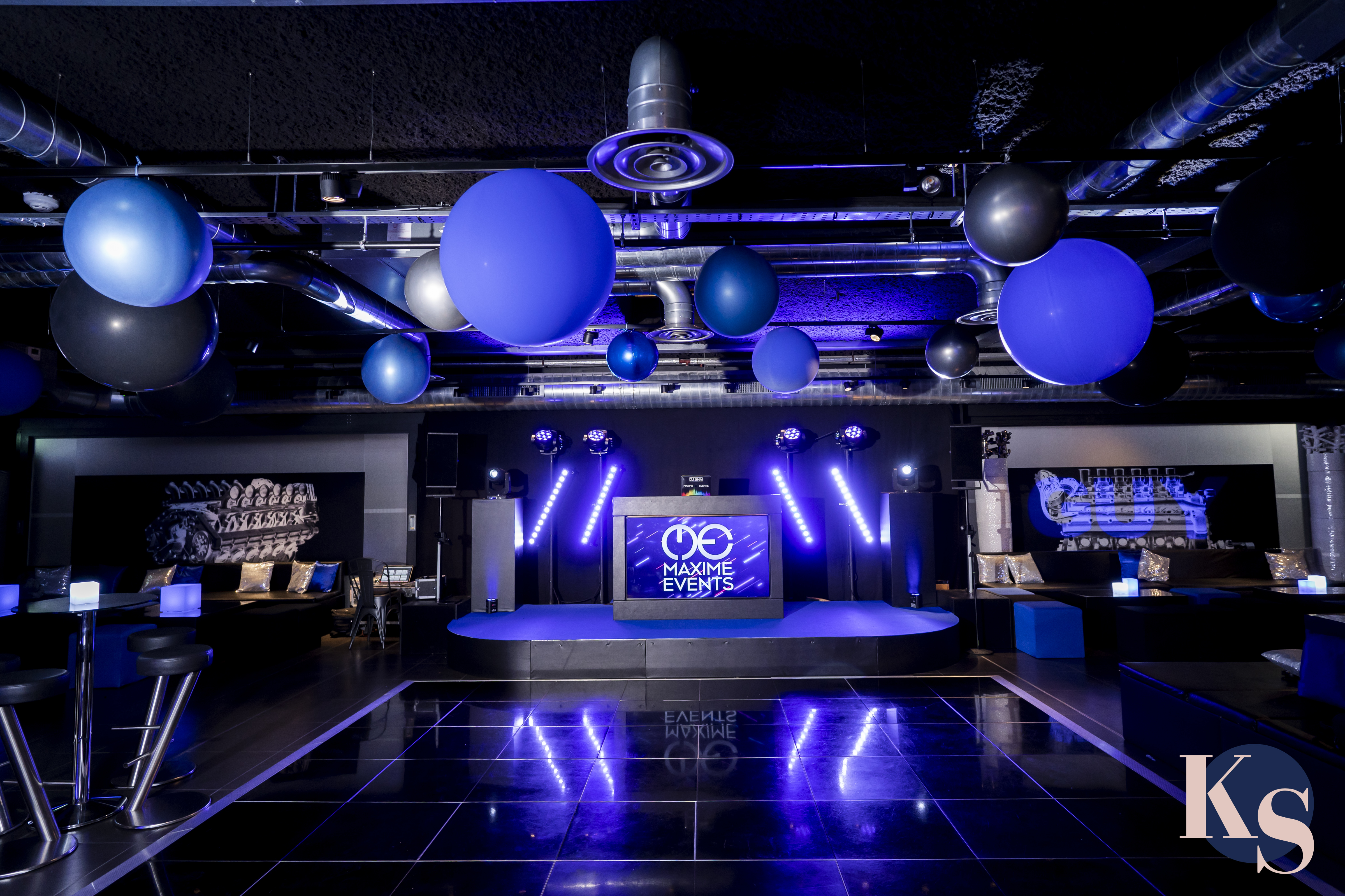Modern event space with blue and black decor, ideal for presentations and celebrations. - Banner