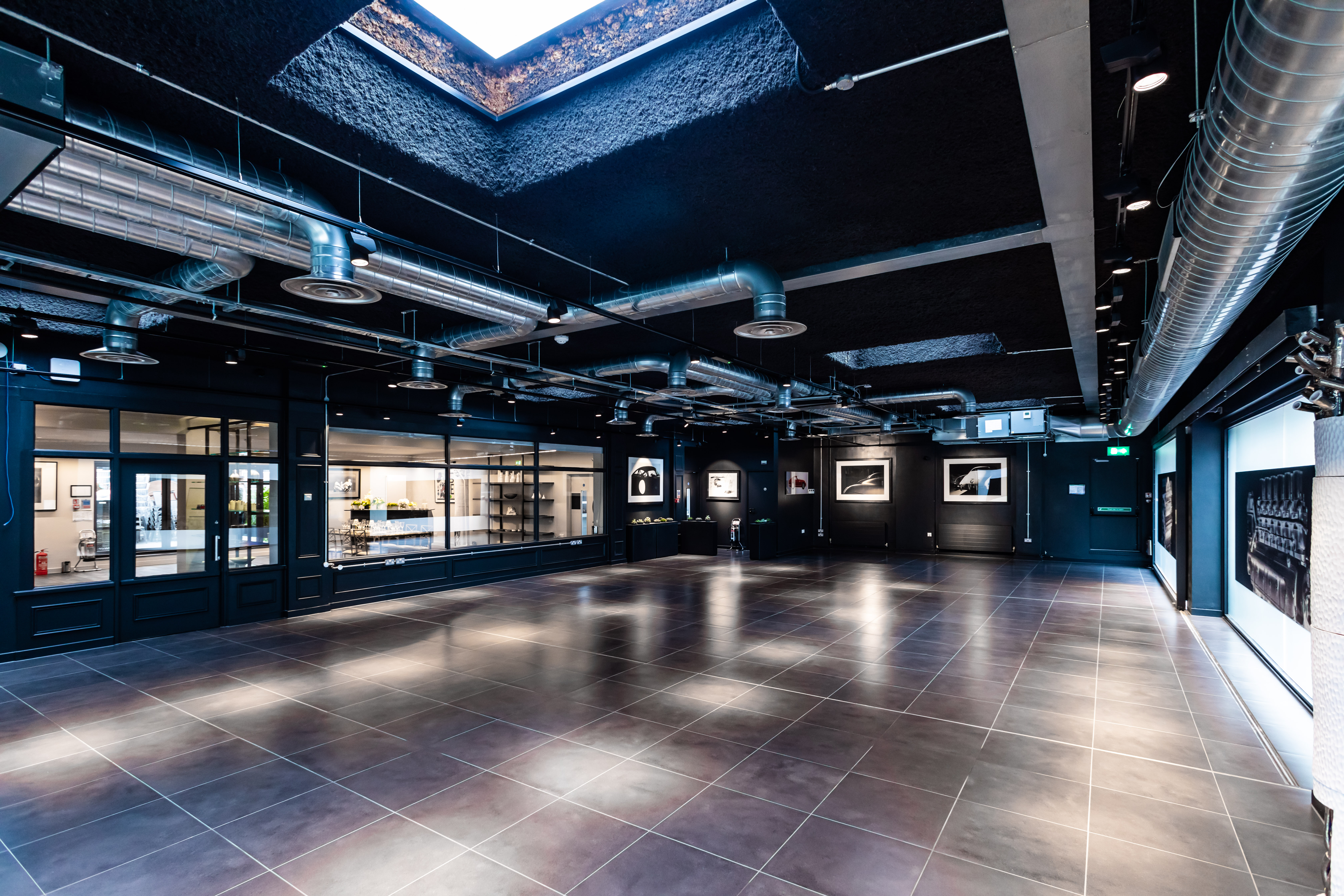 V12 Room event space with skylight, ideal for corporate meetings and art exhibitions. - Banner