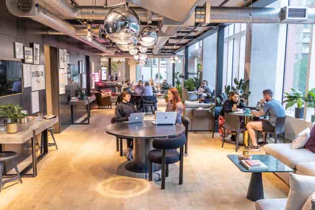 Modern lounge workspace with natural light, ideal for networking events and meetings.