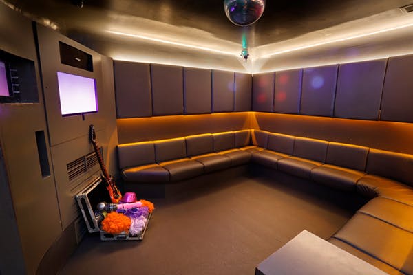 Private karaoke pod in Lucky Voice Islington, perfect for corporate retreats and social mixers.