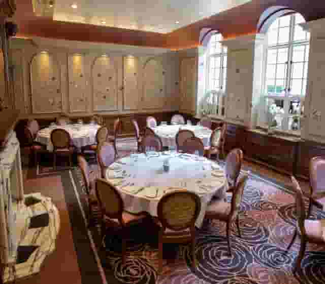 The Roseate, Reading