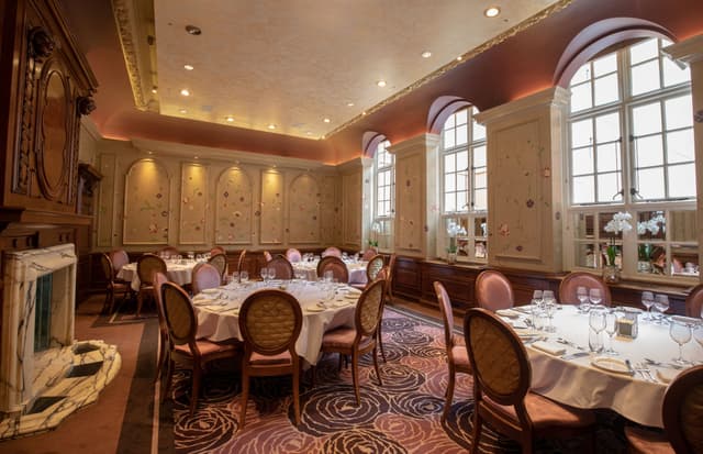 The Roseate, Reading