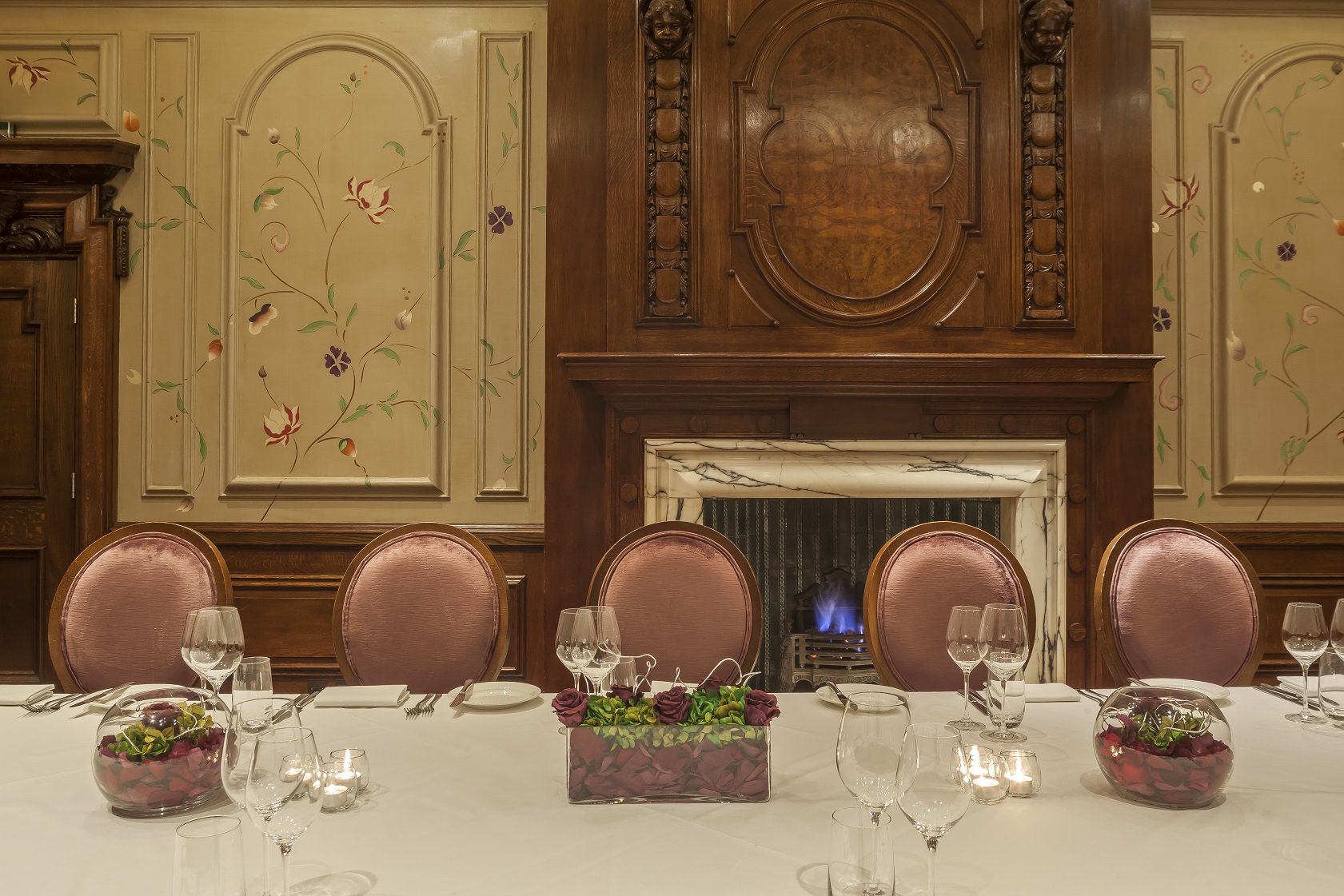 Elegant dining table in The Roseate, Reading for intimate gatherings and meetings.