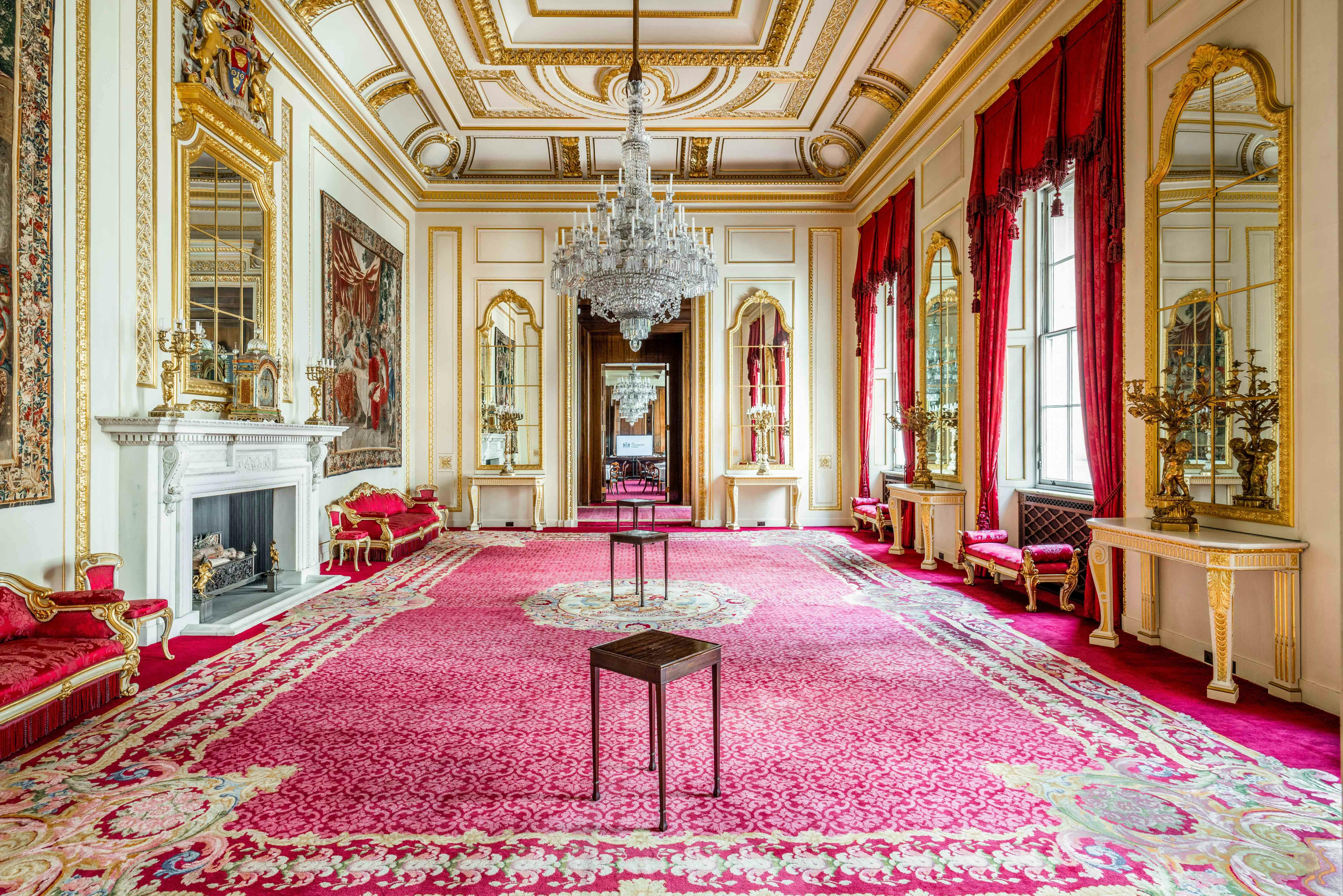 Opulent Drawing Room at Goldsmiths' Hall with ornate chandeliers for elegant events.