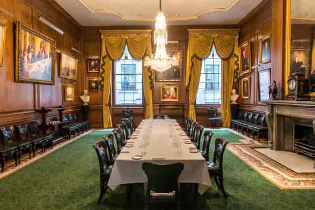 Goldsmiths' Hall Luncheon Room: wood, chandelier, private dining, boardroom