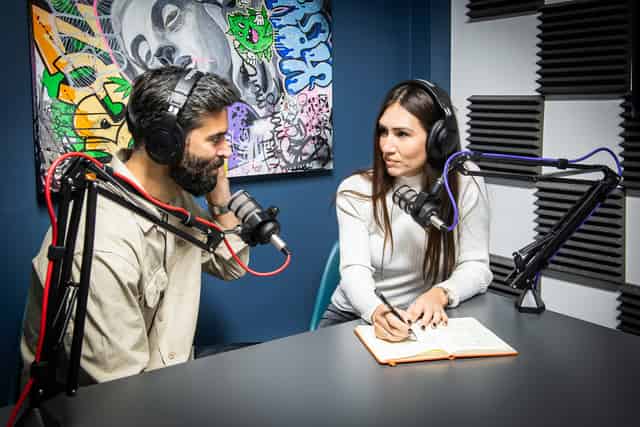 Charles et Danes Podcast room