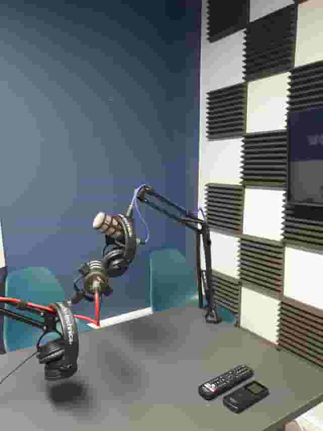 Charles et Danes Podcast room