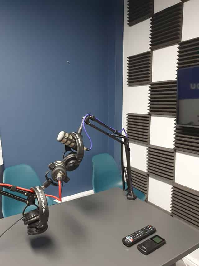 Charles et Danes Podcast room