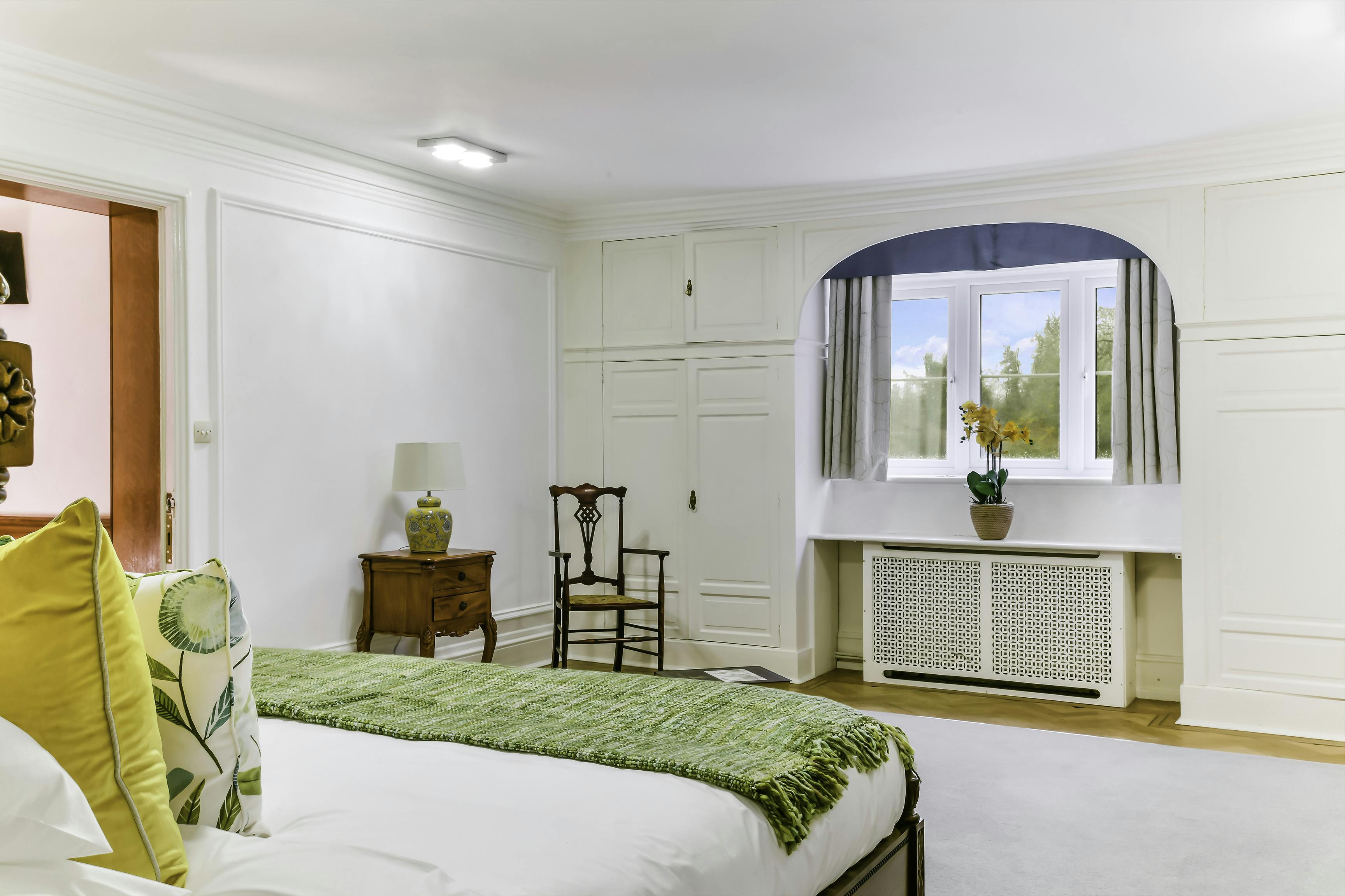 Kingswood Manor hotel room with natural light, ideal for meetings and retreats.