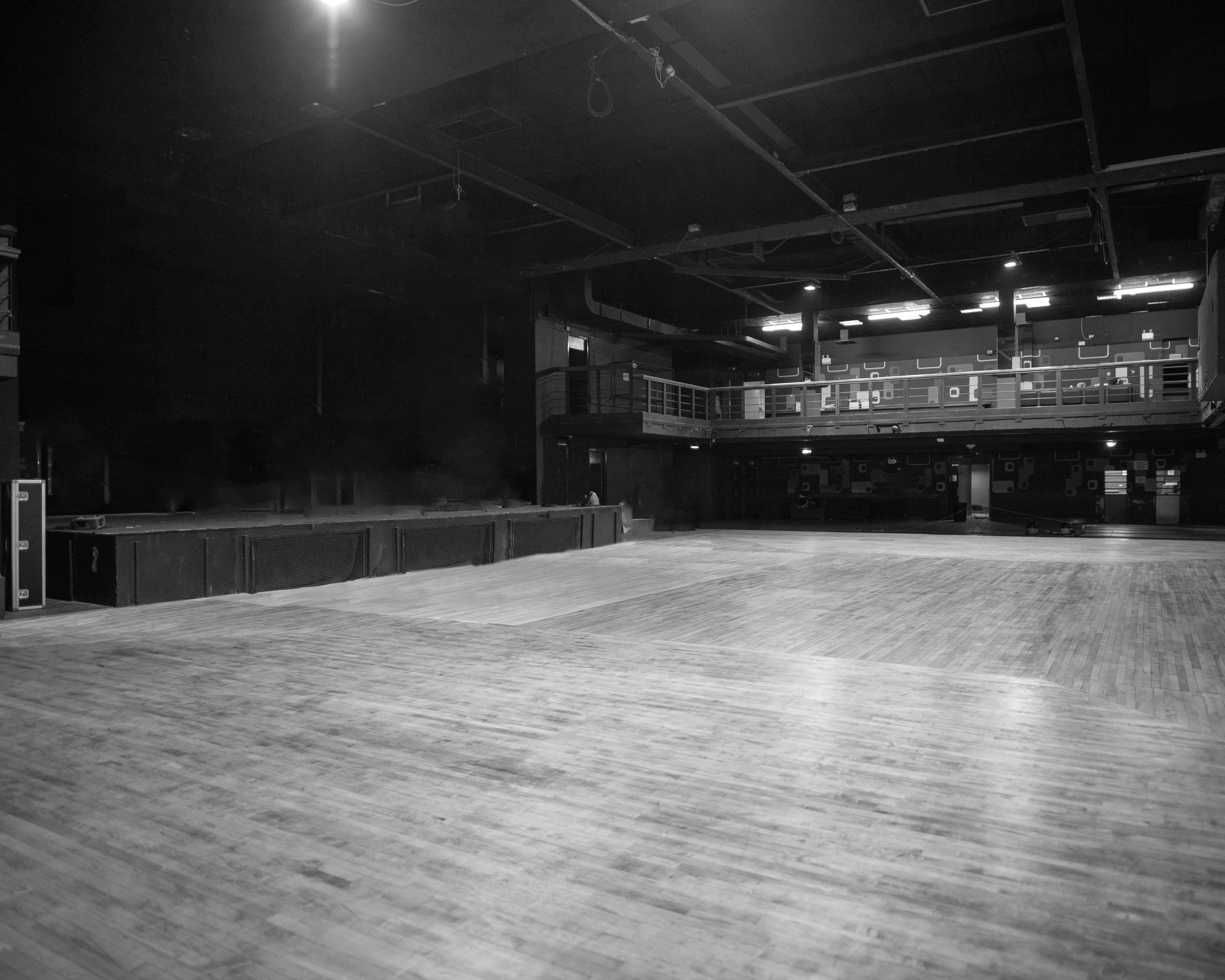 Spacious Forum HQ venue with polished wood floor for concerts and corporate events.