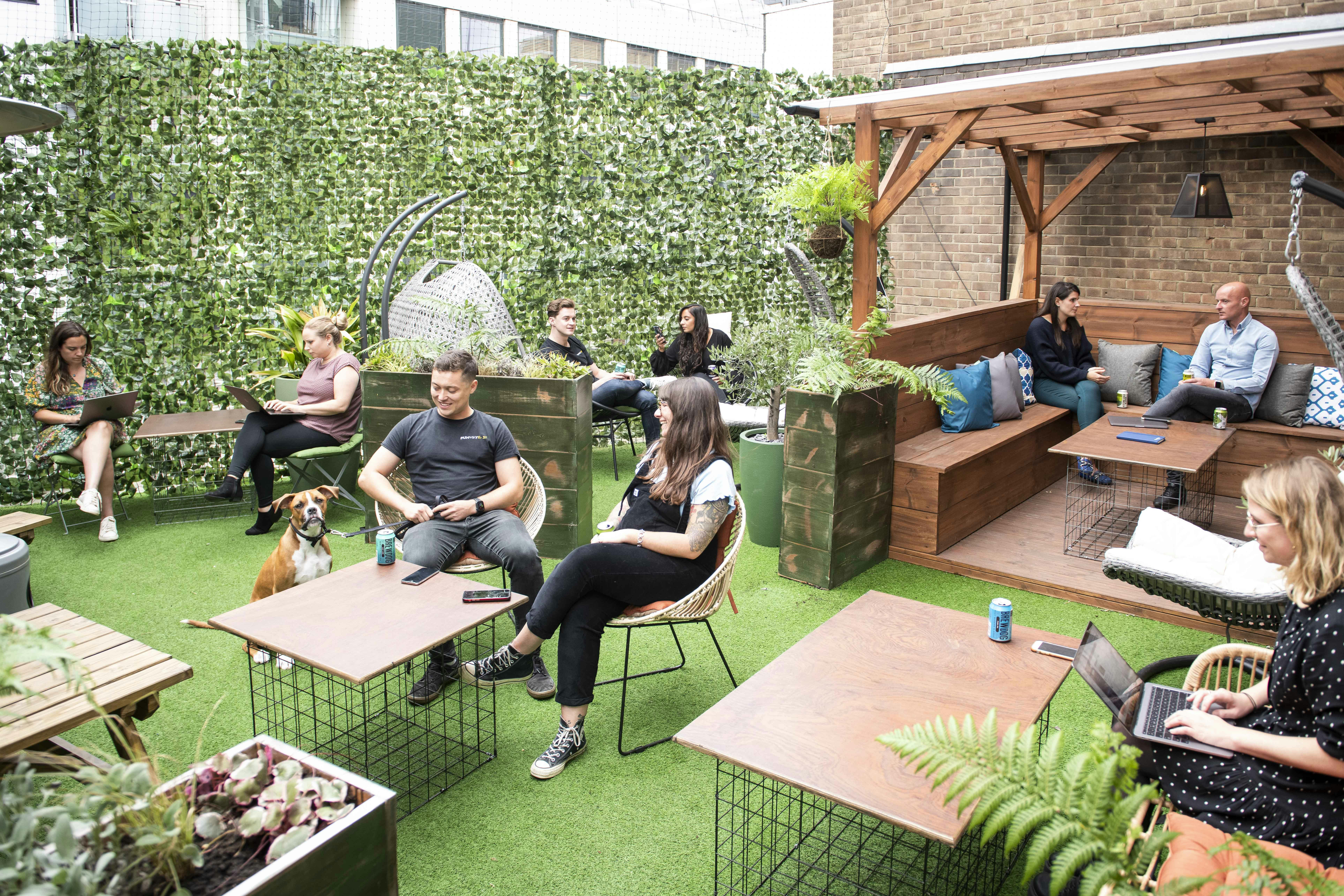 Vibrant outdoor meeting space at Runway East Soho, perfect for team-building and brainstorming.