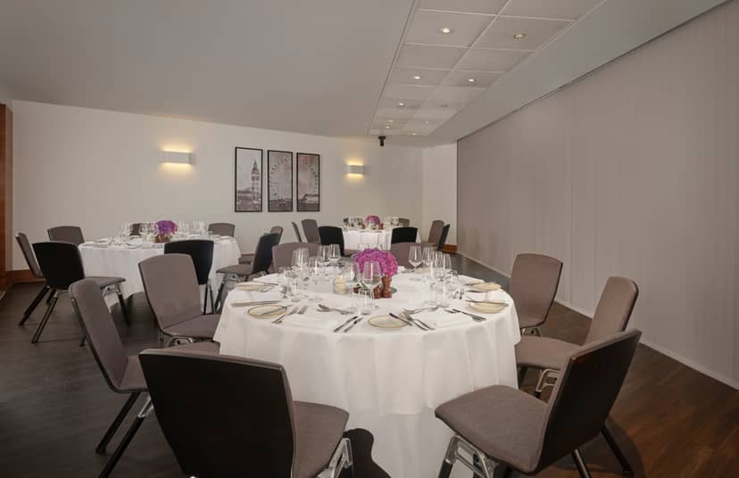 Elegant dining setup in Putney Suite, Park Plaza County Hall for corporate events.